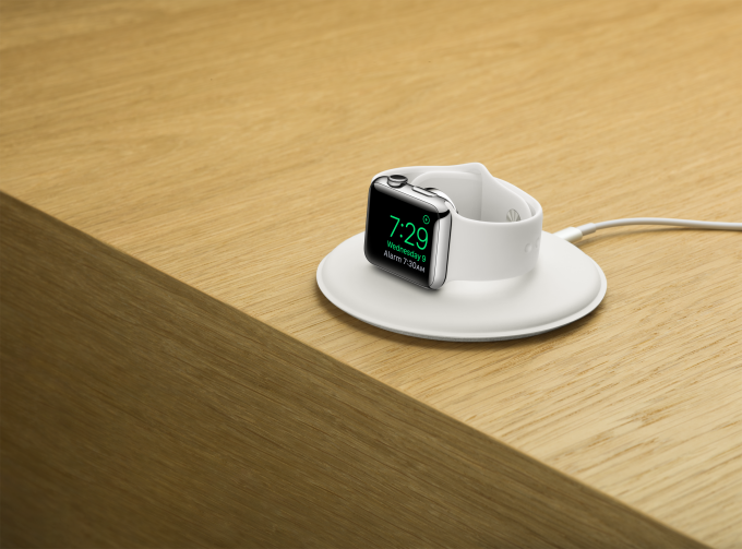Apple-Watch-Magnetic-Charging-Dock-OnWood-SCREEN